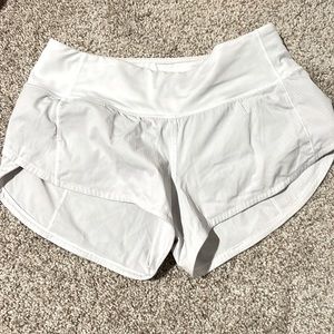 LULULEMON SPEED UP WHITE LOW RISE 2.5 INCH SIZE 2